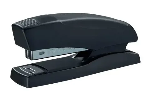 Grapadora petrus 435 golf negra hasta 30 hojas