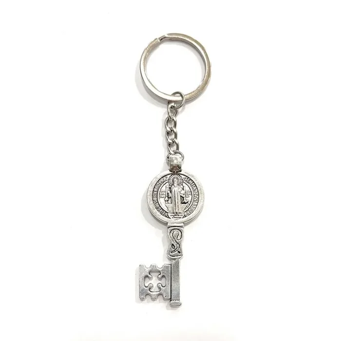 Llavero metal llave san benito baÑo plata 50mm
